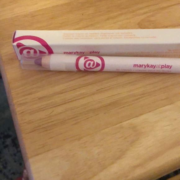 MaryKay Lip Crayon Purple Punch - Picture 1 of 3